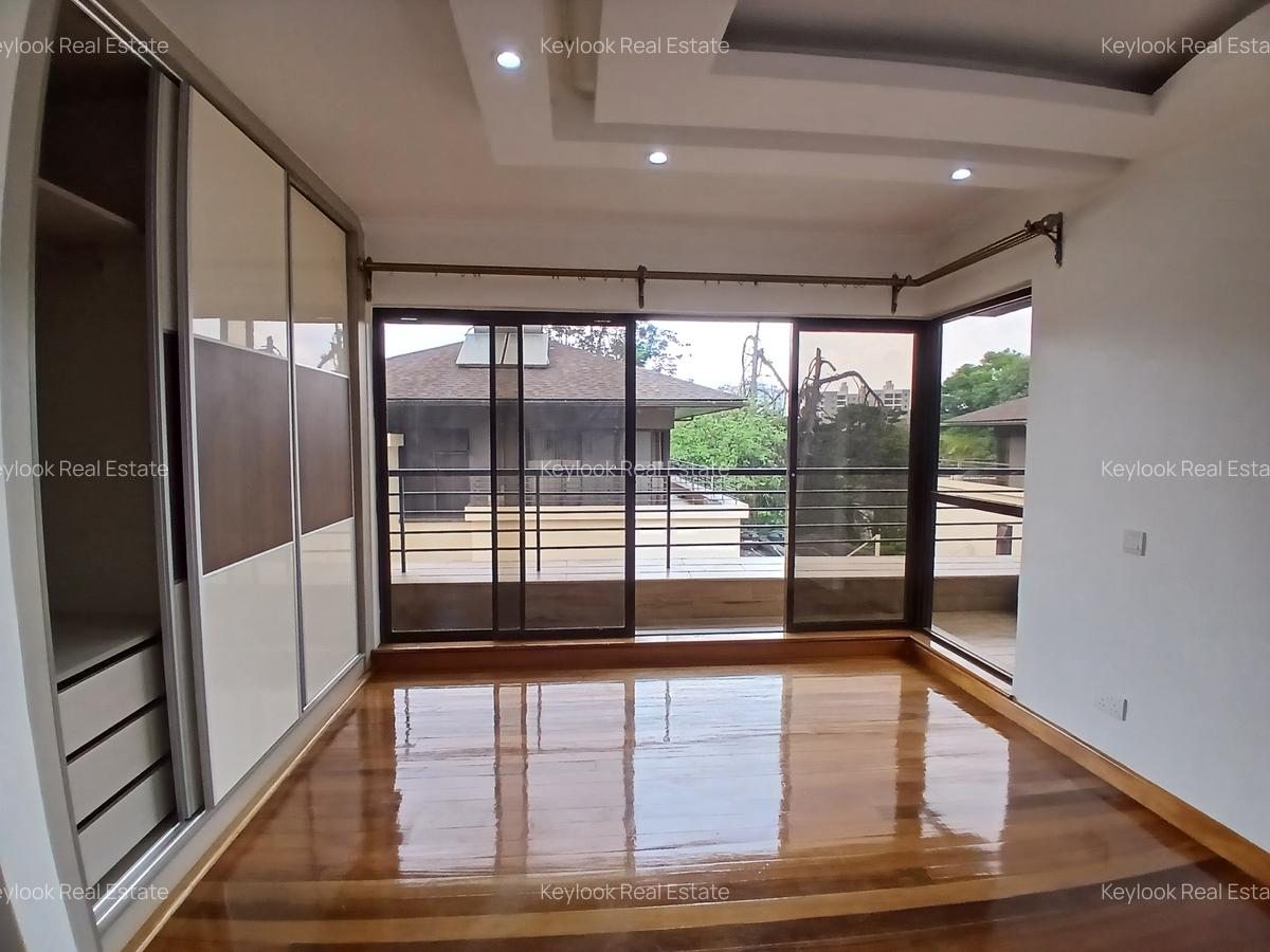 4 Bed Townhouse with En Suite at Lavington - 17