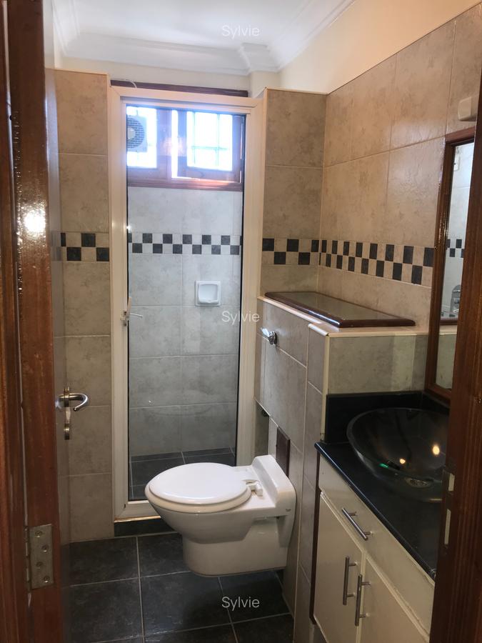 5 Bed Villa with En Suite in Runda - 10