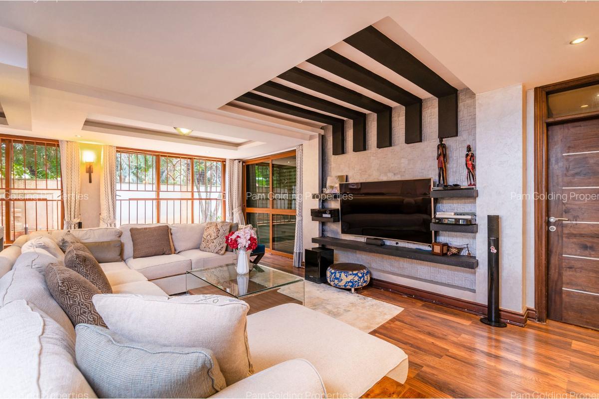 7 Bed House with En Suite in Kyuna - 6