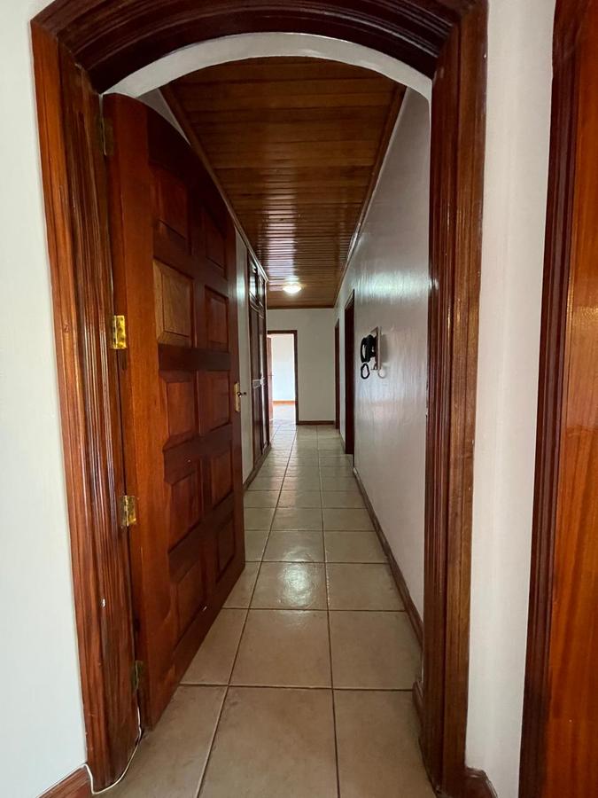 3 Bed Apartment with En Suite in Brookside - 10