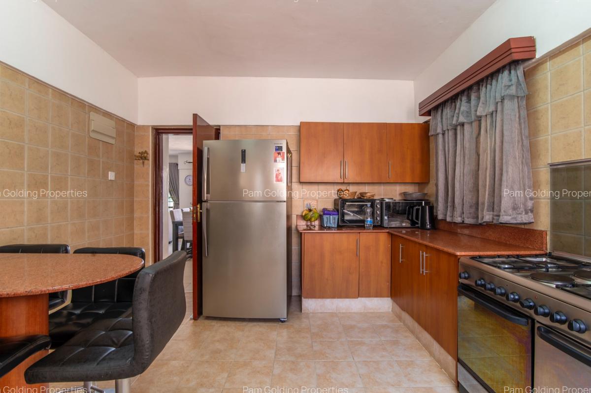 4 Bed Apartment with En Suite at Off East Church Road - 17