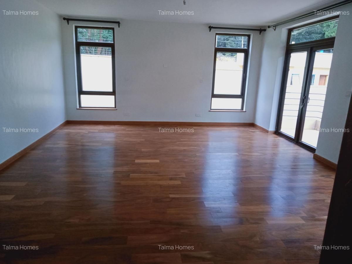 5 Bed Townhouse with En Suite at Lavington - 10