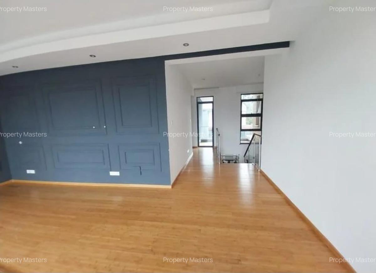 4 Bed House with En Suite at Garden Estate - 12