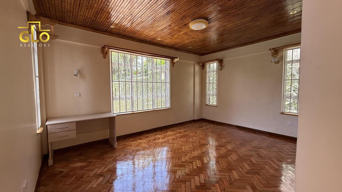 4 Bed Villa with En Suite in Spring Valley - 10