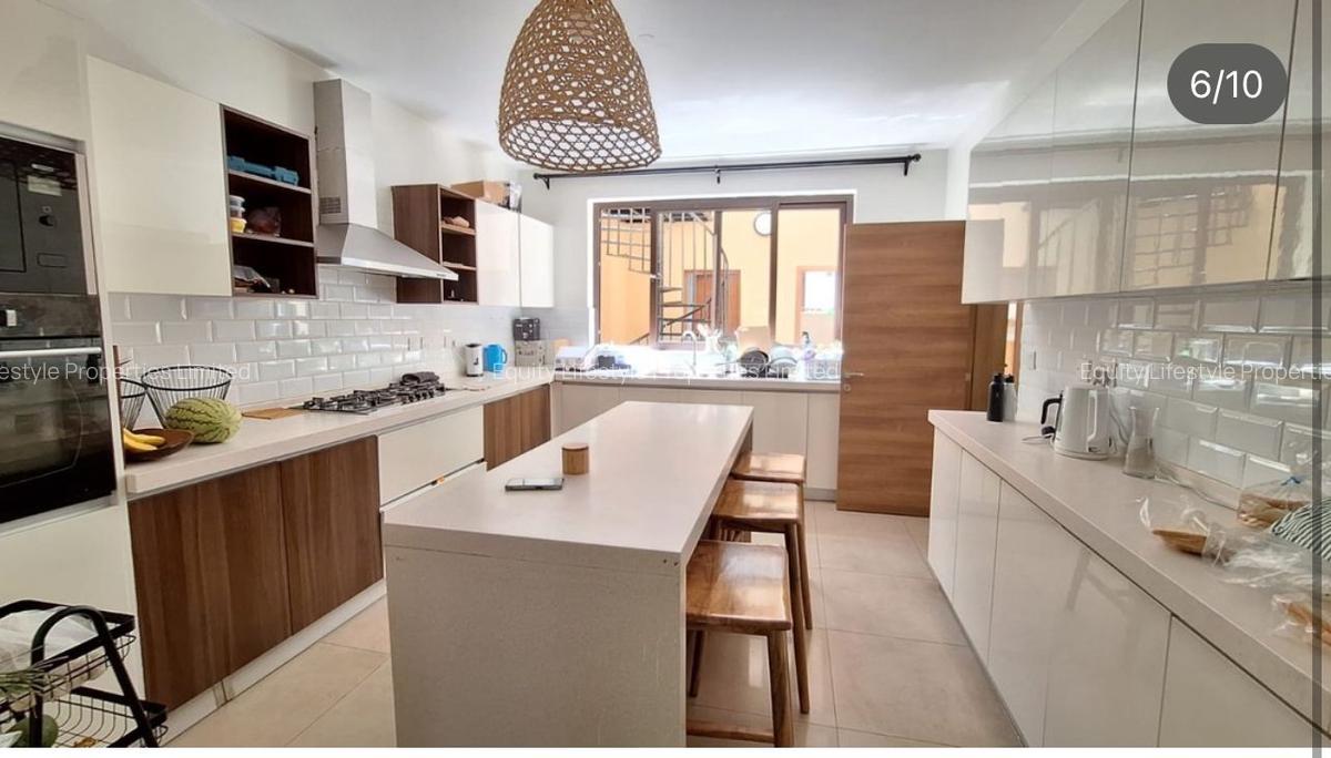 5 Bed Townhouse with En Suite in Lavington - 5