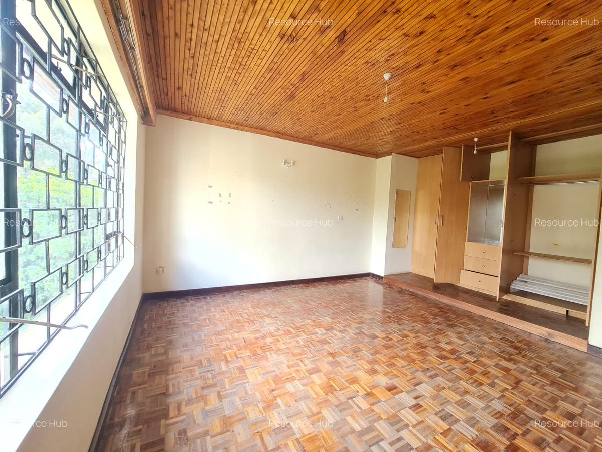 6 Bed House with En Suite at Hardy Area - 16