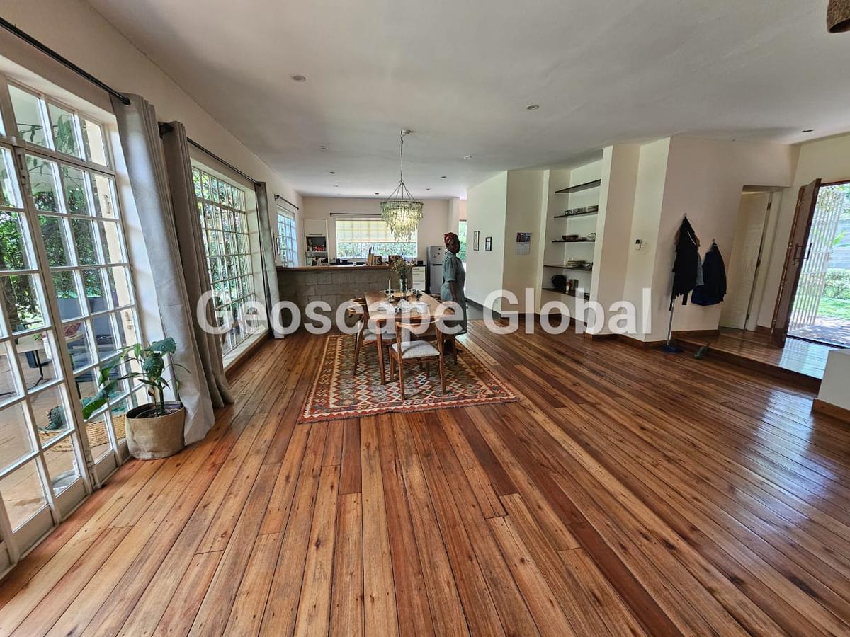 3 Bed House with En Suite in Ridgeways - 3