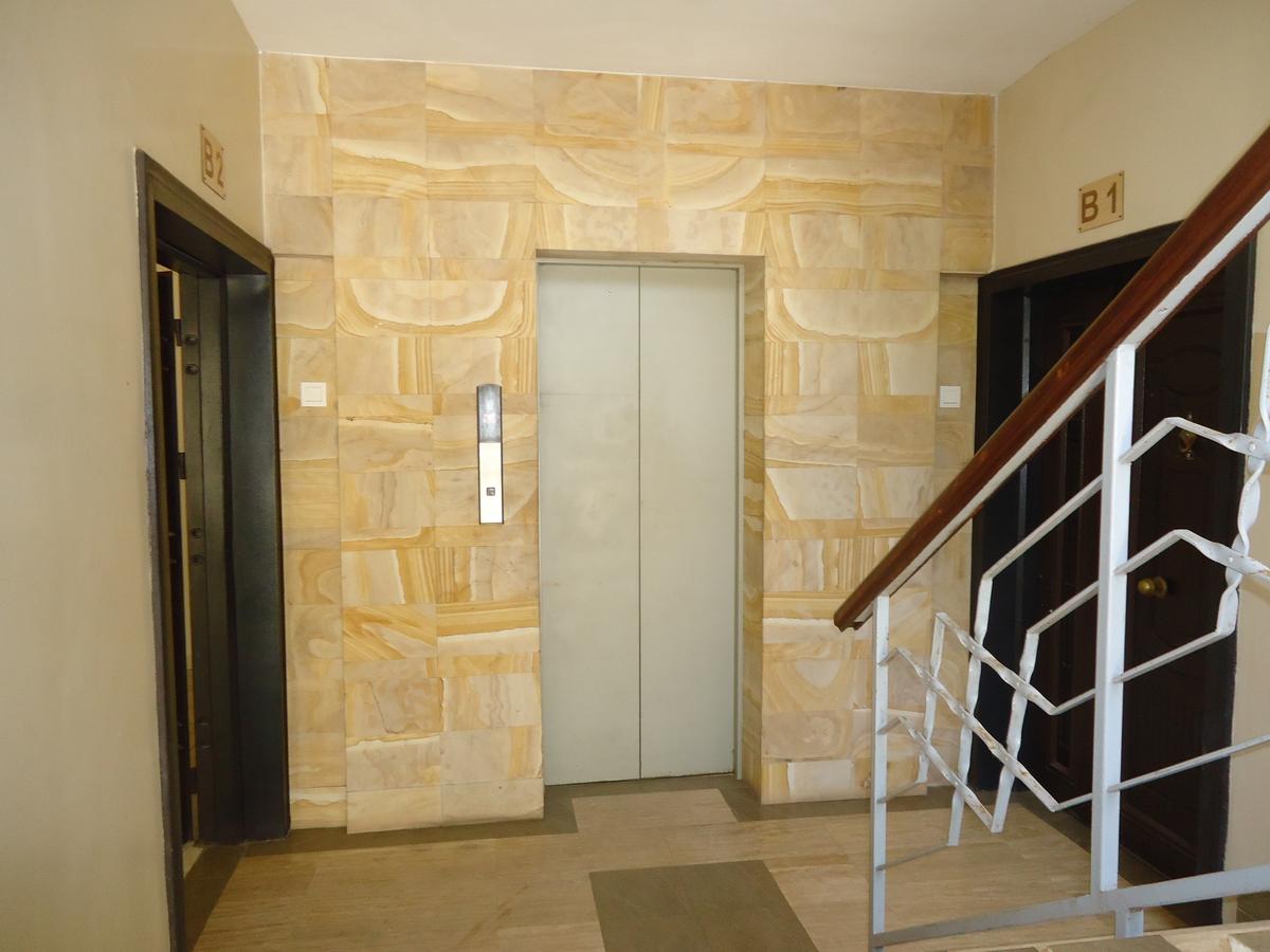 3 Bed Apartment with En Suite at Jamuhuri Road - 10