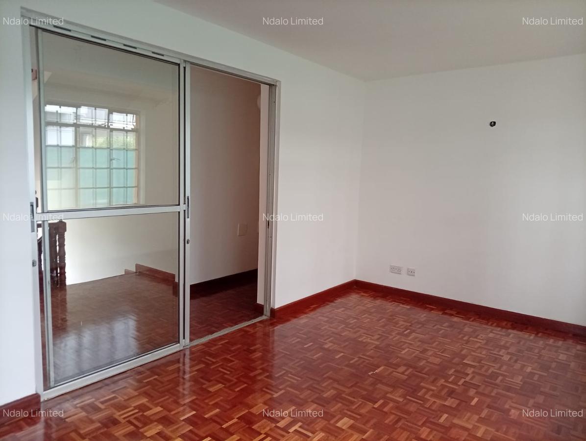 4 Bed Townhouse with En Suite at Lavington - 15
