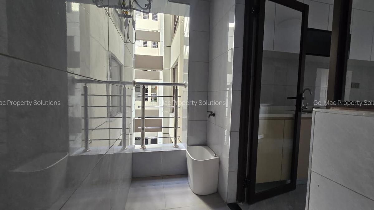 3 Bed Apartment with En Suite in Riverside - 11