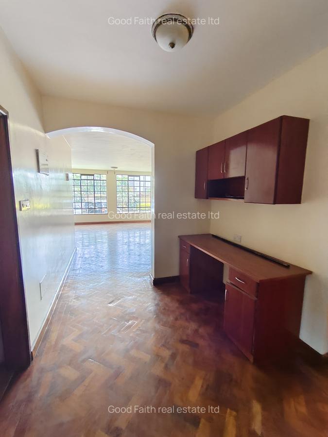 3 Bed Apartment with En Suite in State House - 8