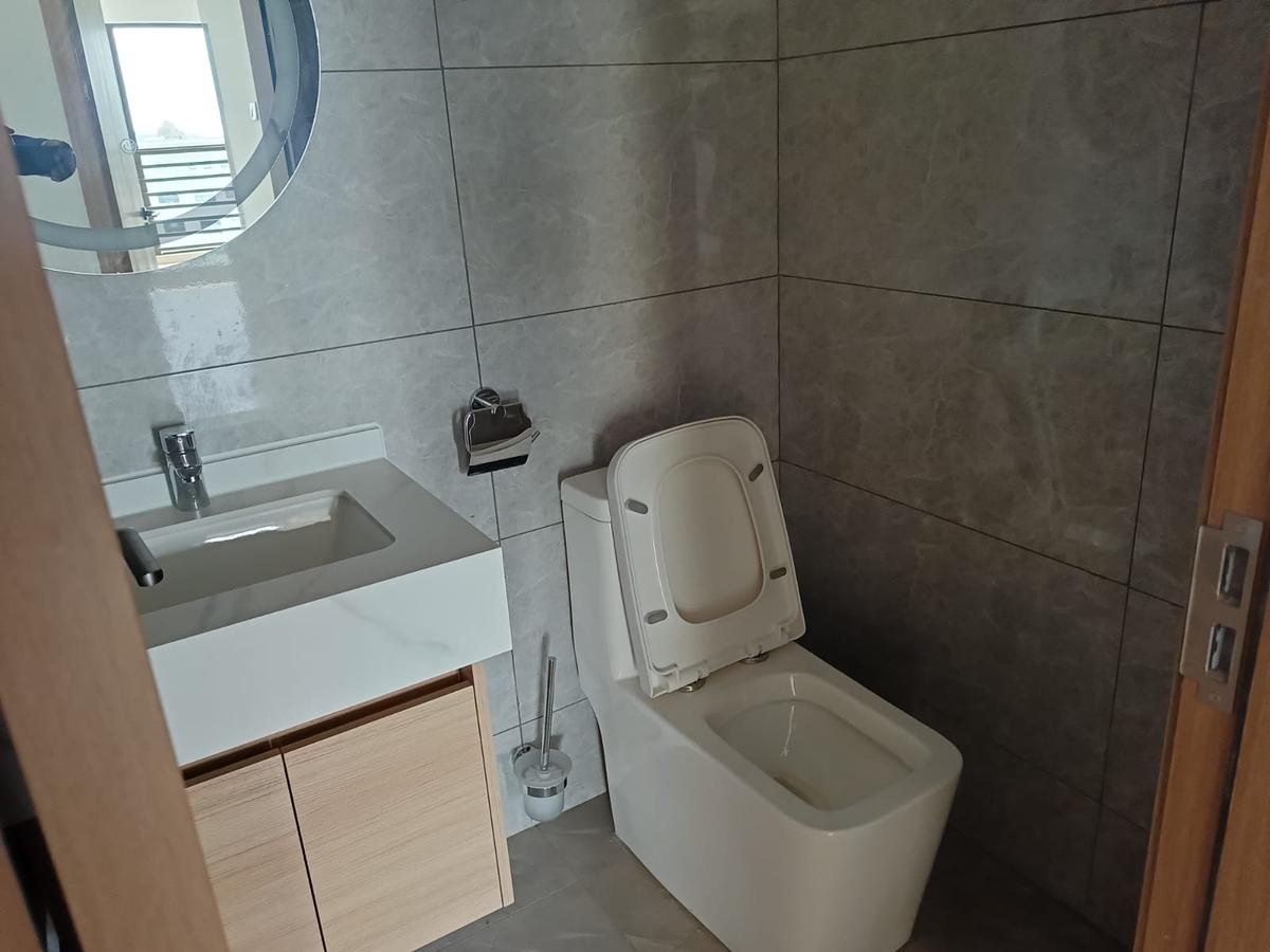 Serviced 2 Bed Apartment with En Suite at Riverside - 10