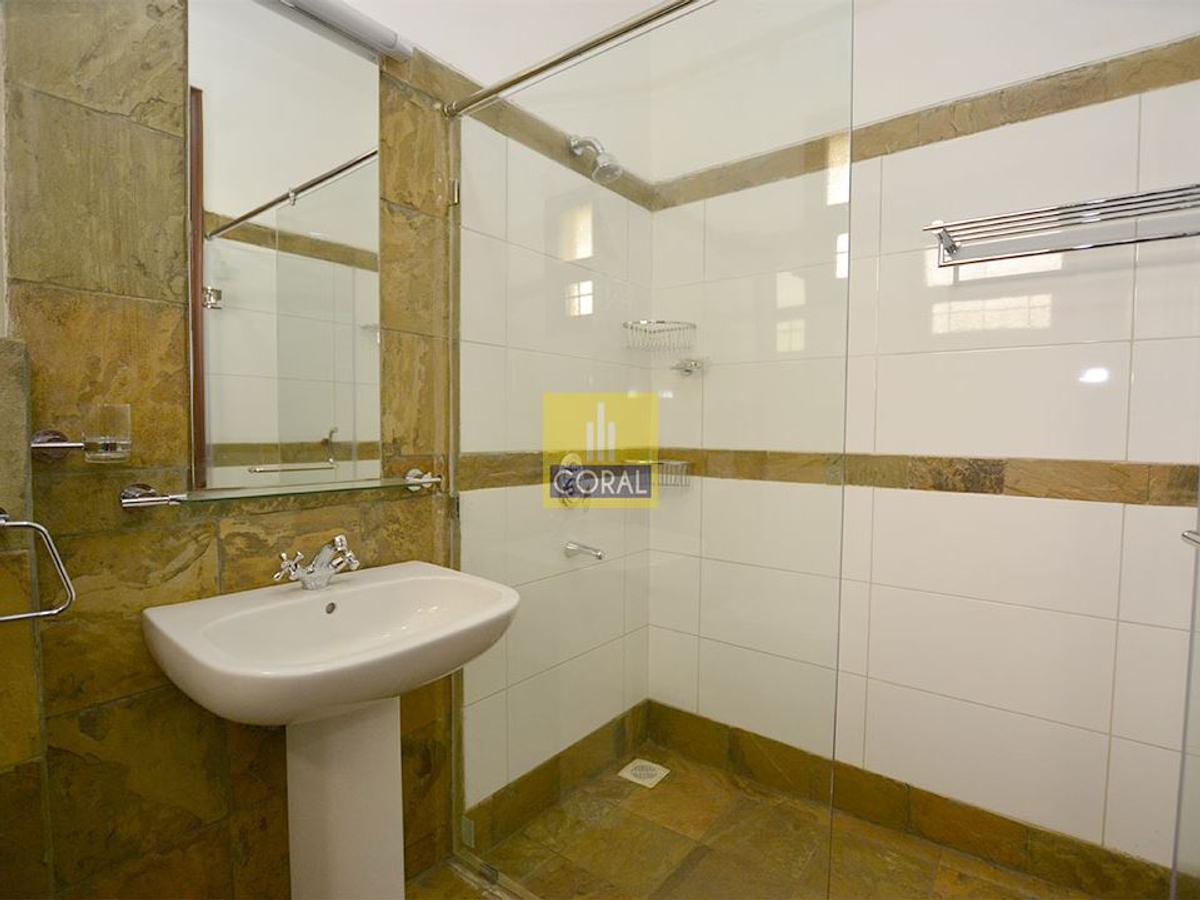 4 Bed Apartment with En Suite in Riverside - 13