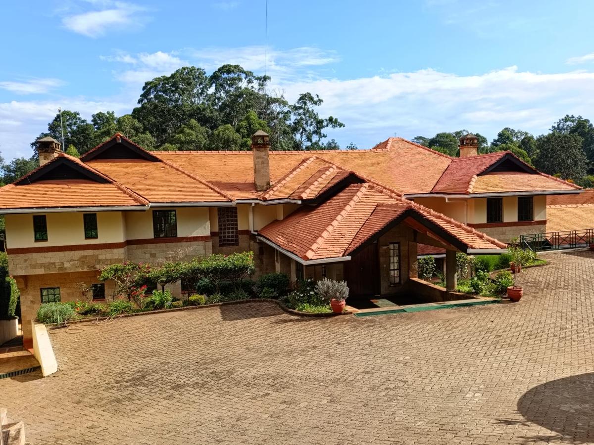 5 Bed House with En Suite at Nyari - 5