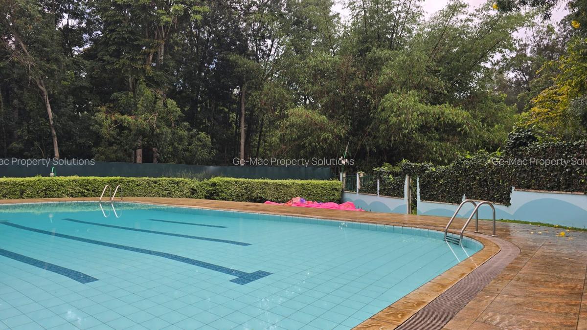 4 Bed House with En Suite in Lavington - 15