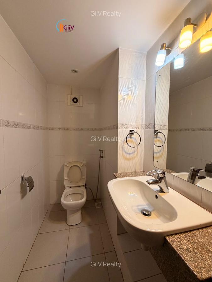 4 Bed Apartment with En Suite in Riverside - 15