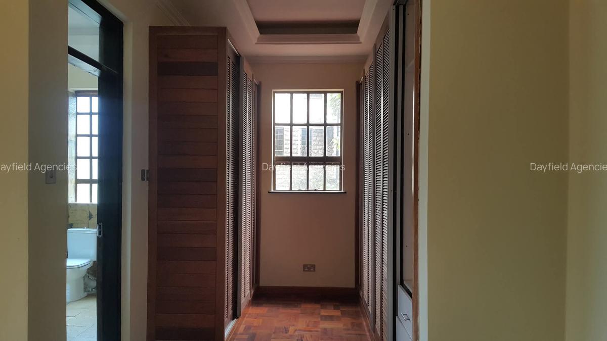 4 Bed House with En Suite in Rosslyn - 9