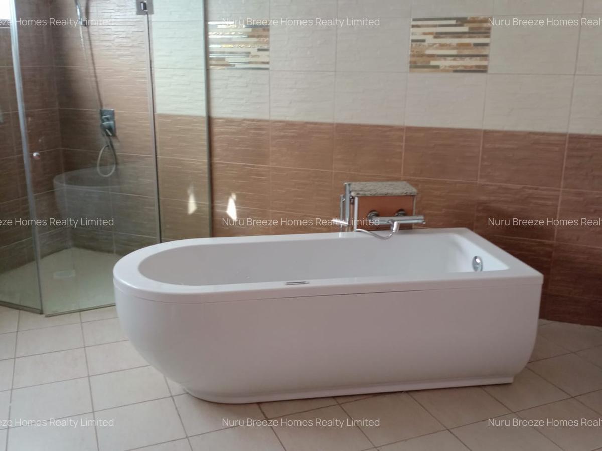 5 Bed Townhouse with En Suite in Brookside - 11