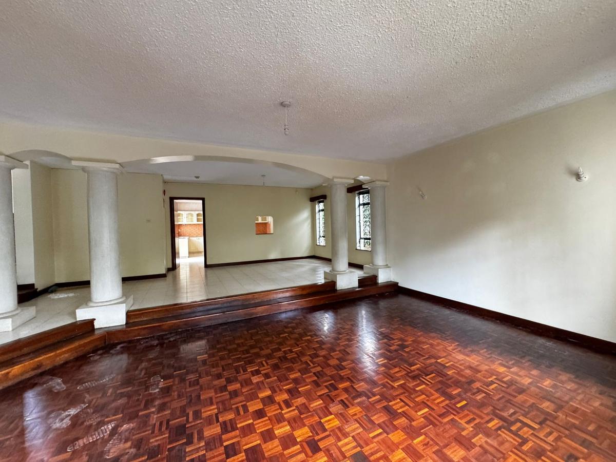 4 Bed Townhouse with En Suite in Brookside - 7