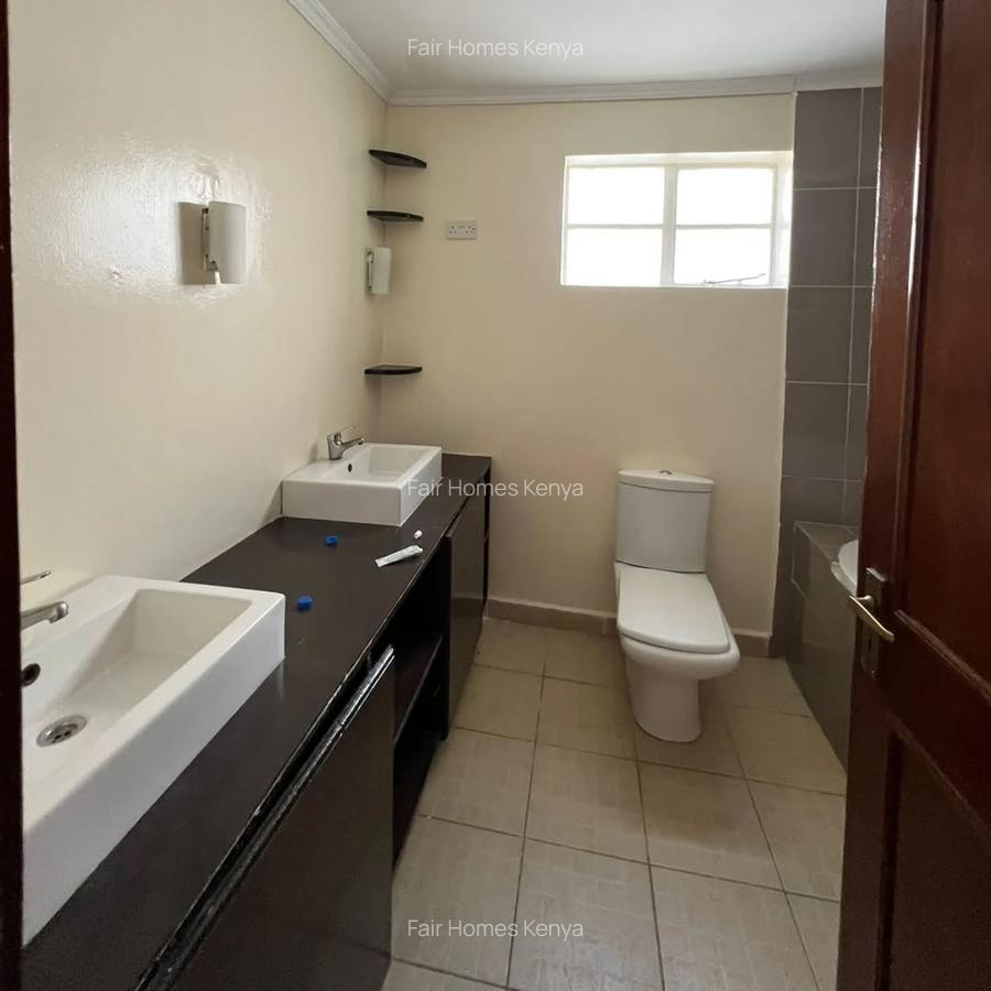 4 Bed Townhouse with En Suite at Valley Arcade - 10