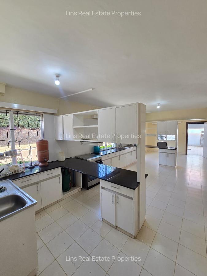 5 Bed House with En Suite in Loresho - 11
