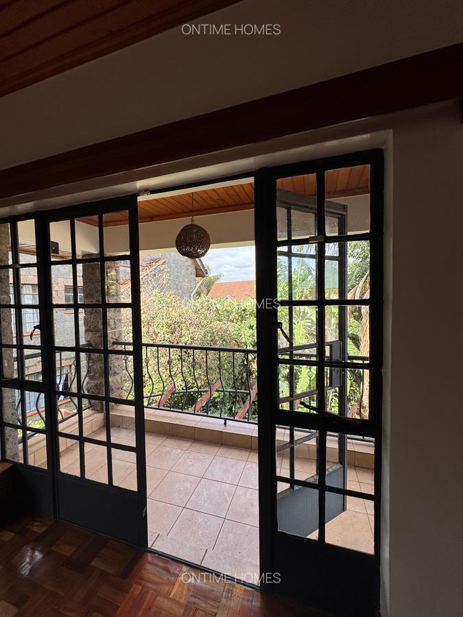5 Bed Villa with En Suite at Lavington - 8