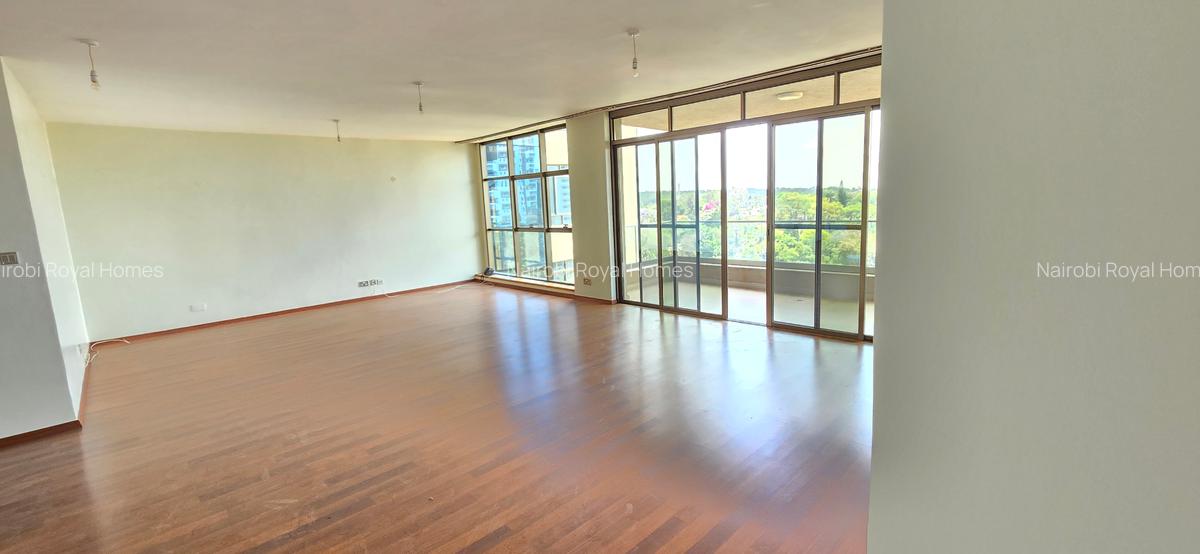 4 Bed Apartment with En Suite at 6Th Parklands - 14