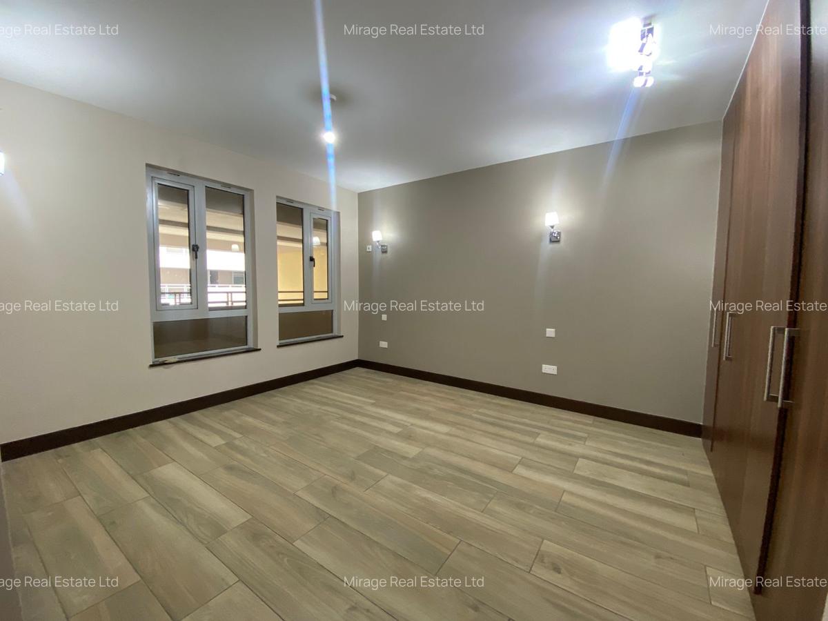 3 Bed Apartment with En Suite in Parklands - 10