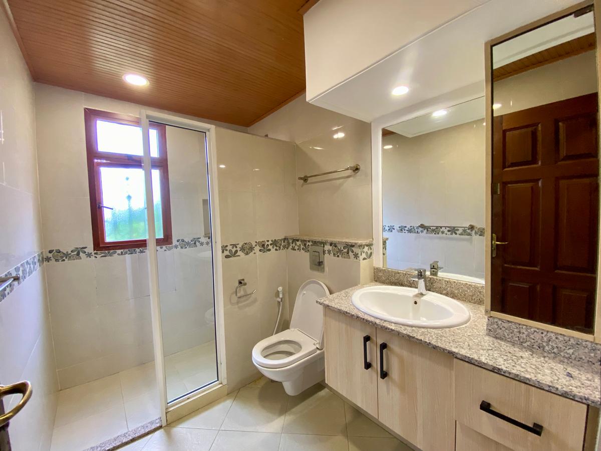 5 Bed Townhouse with En Suite in Spring Valley - 5