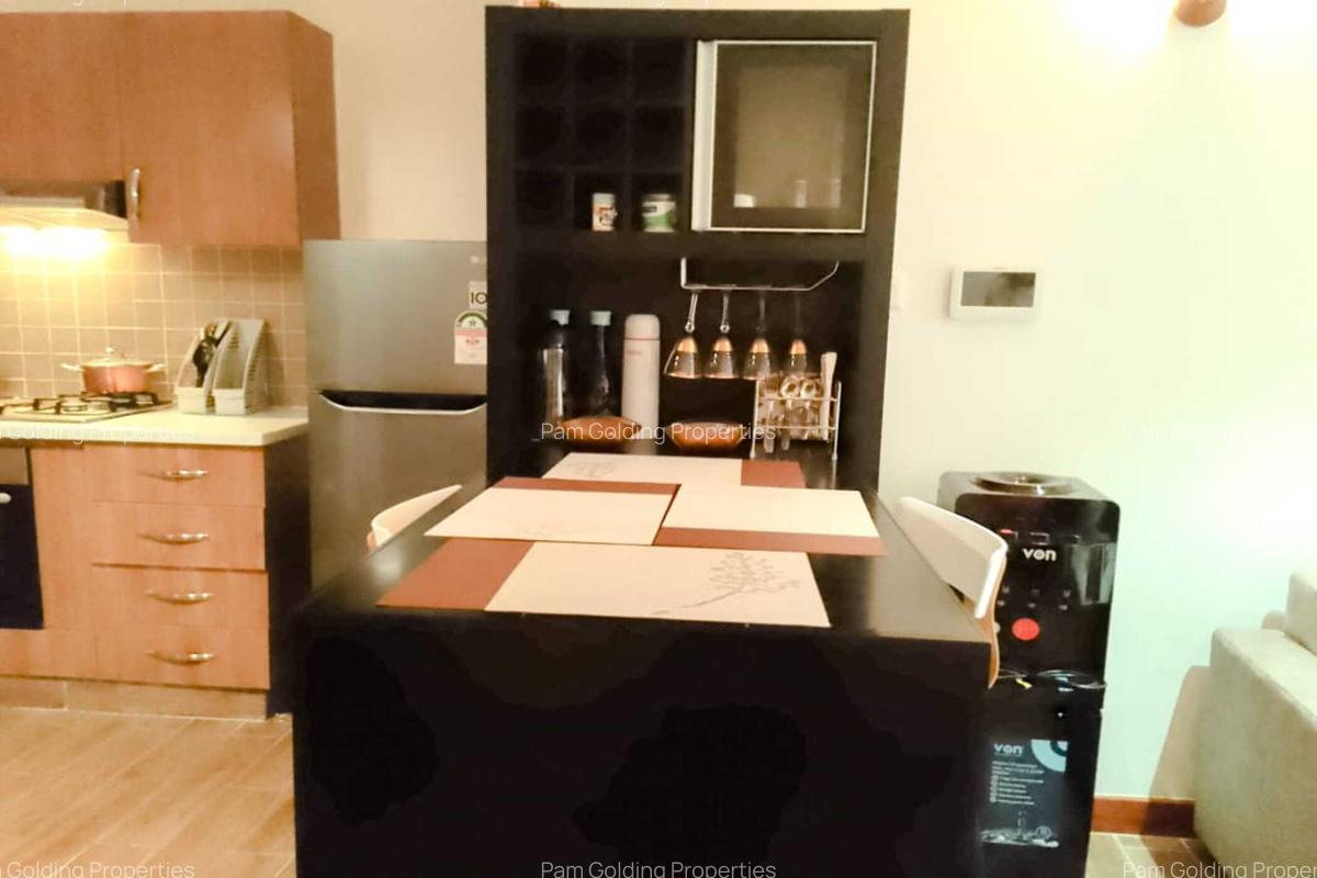 Furnished 1 Bed Apartment with En Suite at Dennis Pritt - 5