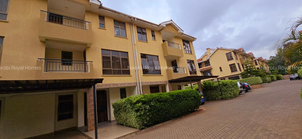 5 Bed Townhouse with En Suite at Lavington Green - 3