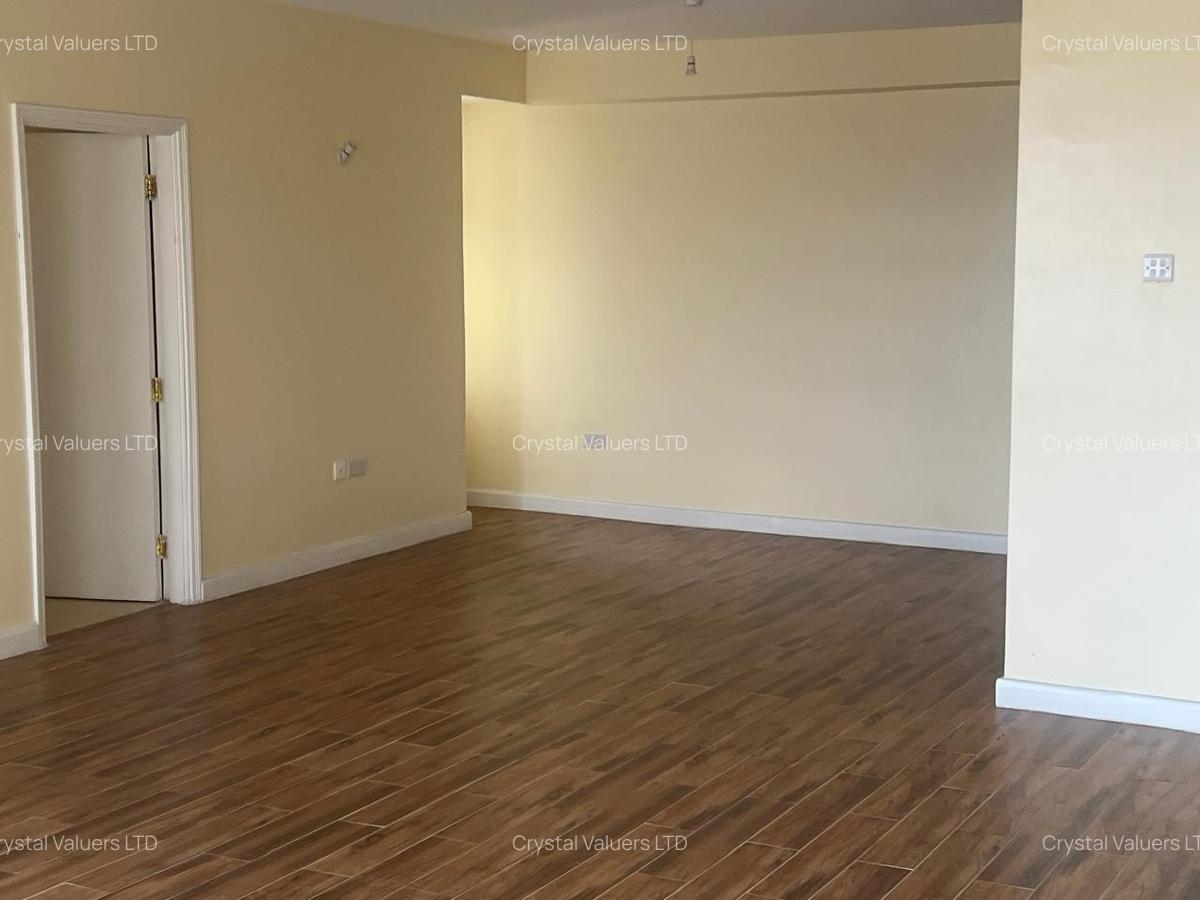 3 Bed Apartment with En Suite in Lavington - 4