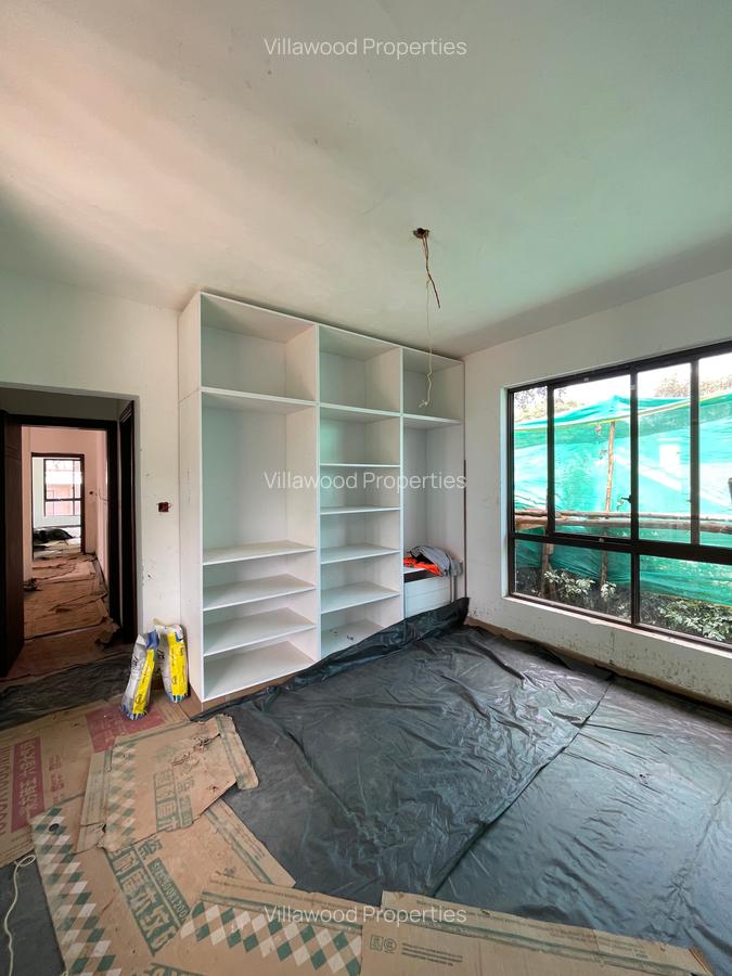6 Bed Villa with En Suite in Kyuna - 14