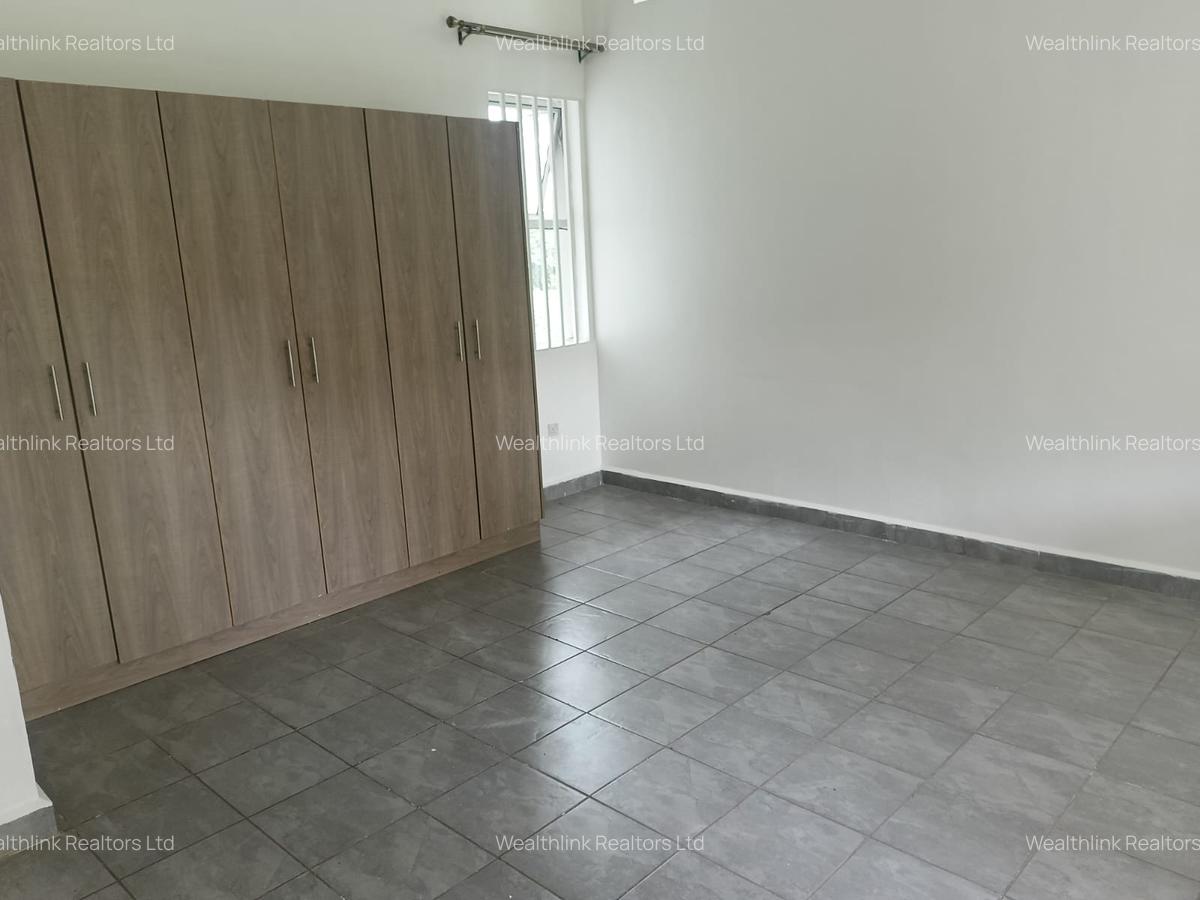 5 Bed House with En Suite at Nyari - 15
