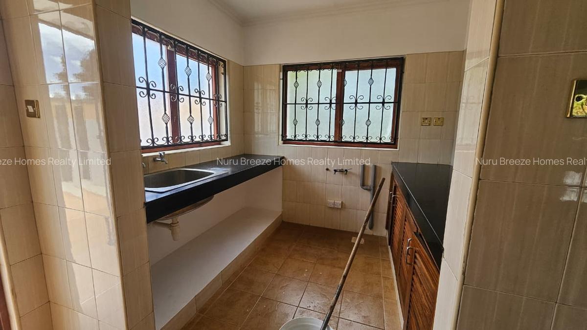5 Bed House with En Suite in Runda - 19