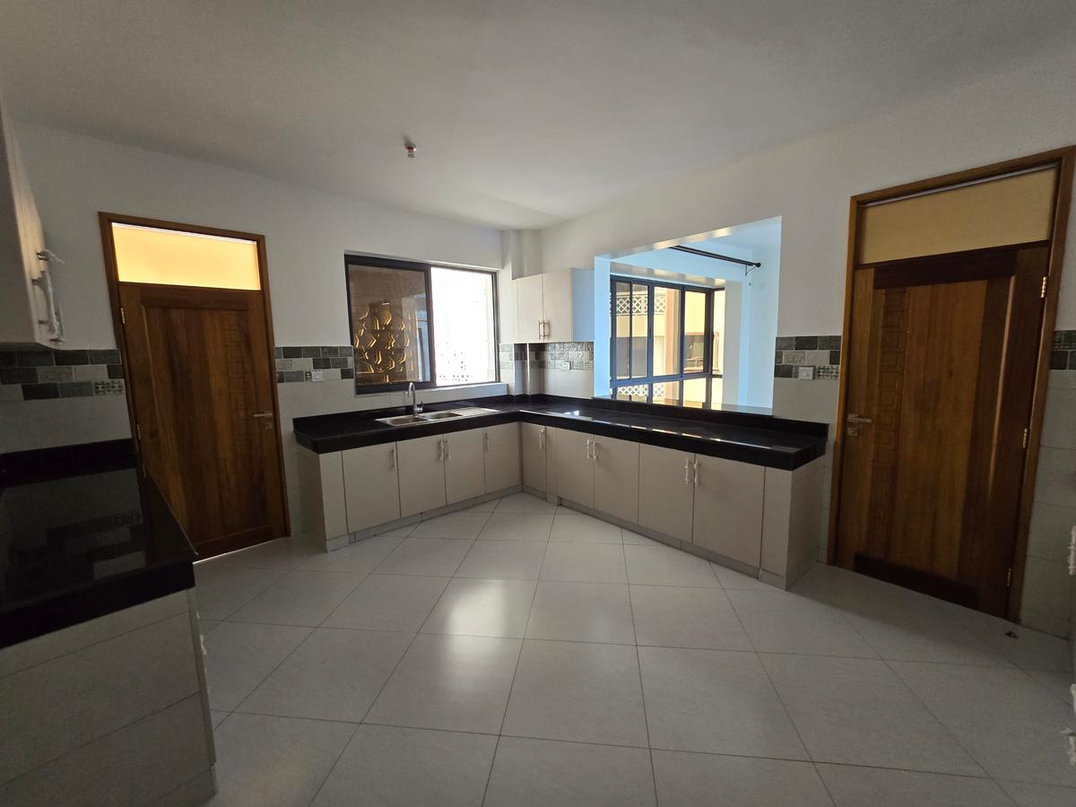 3 Bed Apartment with En Suite in Nyali Area - 3