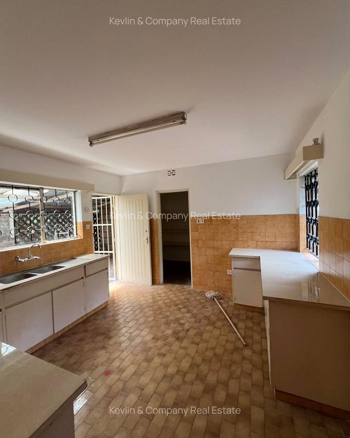 4 Bed Townhouse with En Suite in Lavington - 6