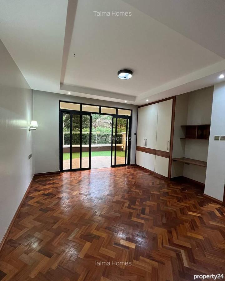 3 Bed Apartment with En Suite at Off Riverside Drive - 16
