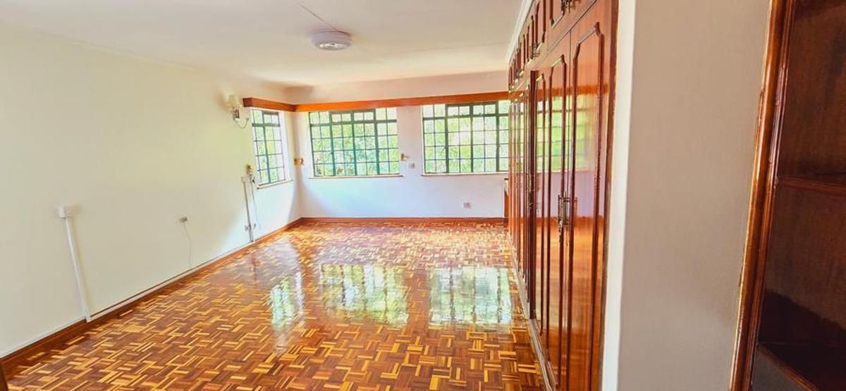 4 Bed Townhouse with En Suite at Lavington. - 4