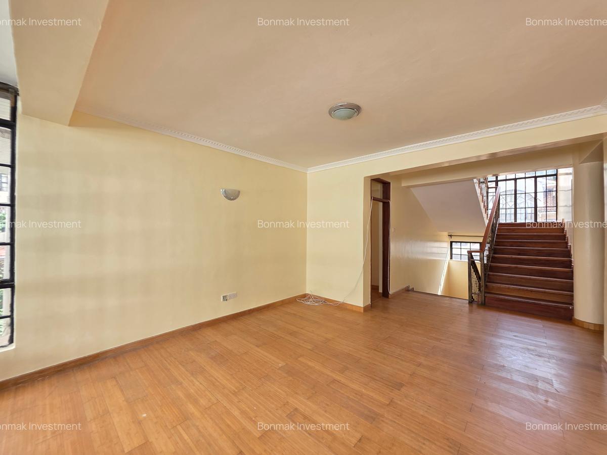 4 Bed Townhouse with En Suite at Lavington - 13