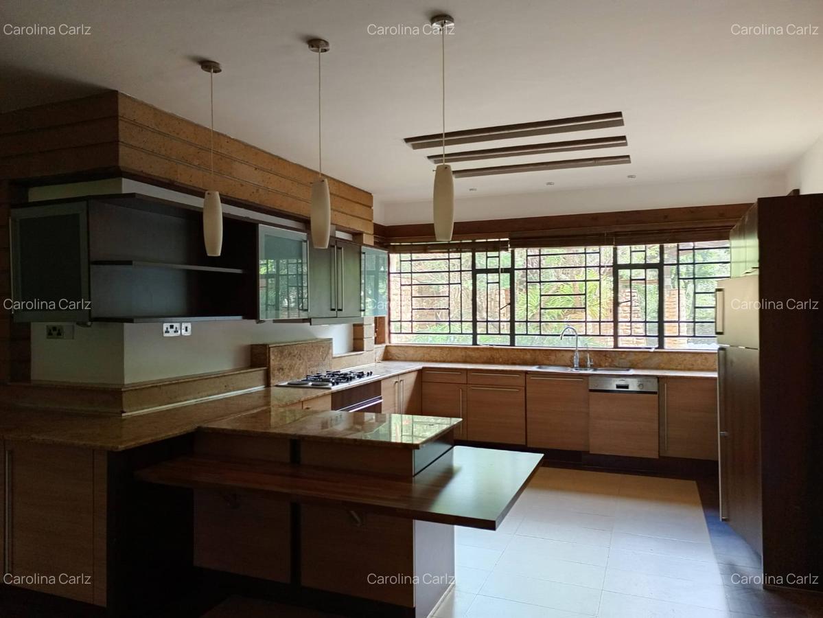 4 Bed House with En Suite in Lake View - 7