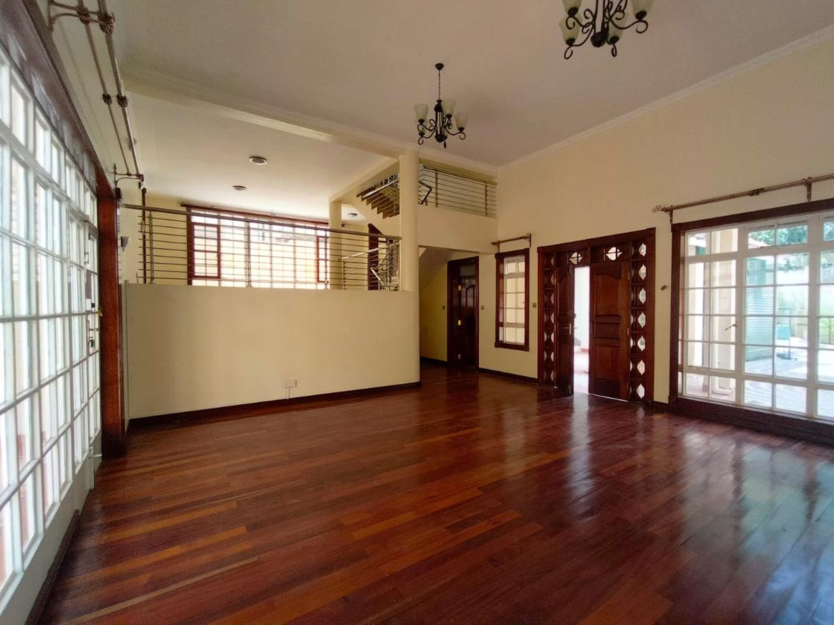 4 Bed Townhouse with En Suite in Kyuna - 2