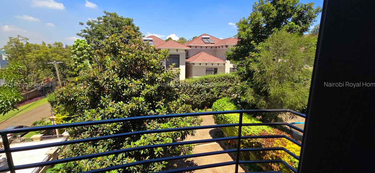 5 Bed Townhouse with En Suite at Lavington Green - 4