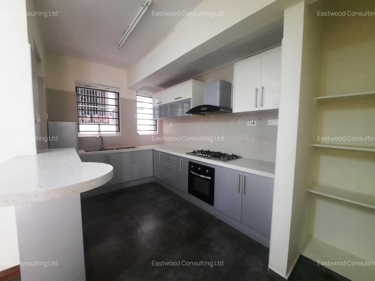 4 Bed Apartment with En Suite at Second Parklands - 5