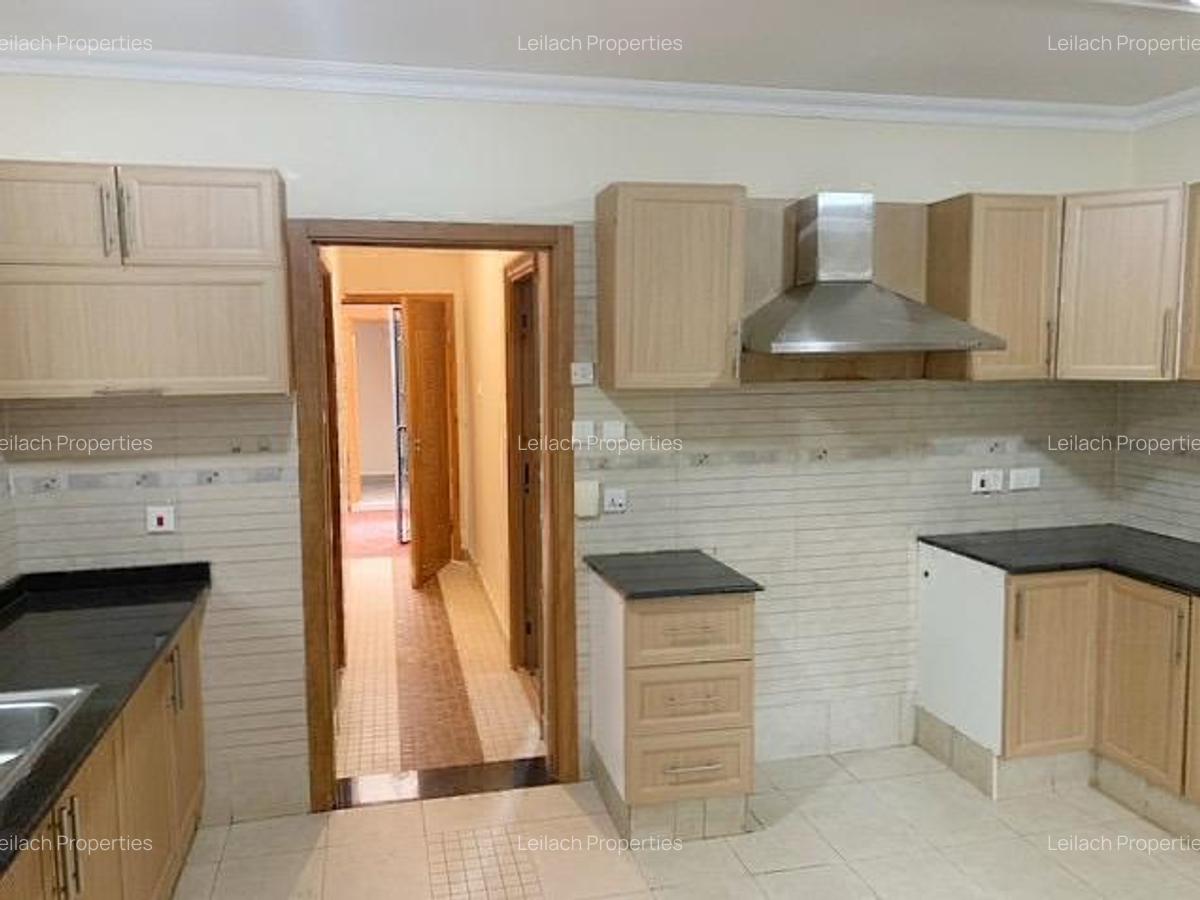 5 Bed Townhouse with En Suite in Kileleshwa - 16