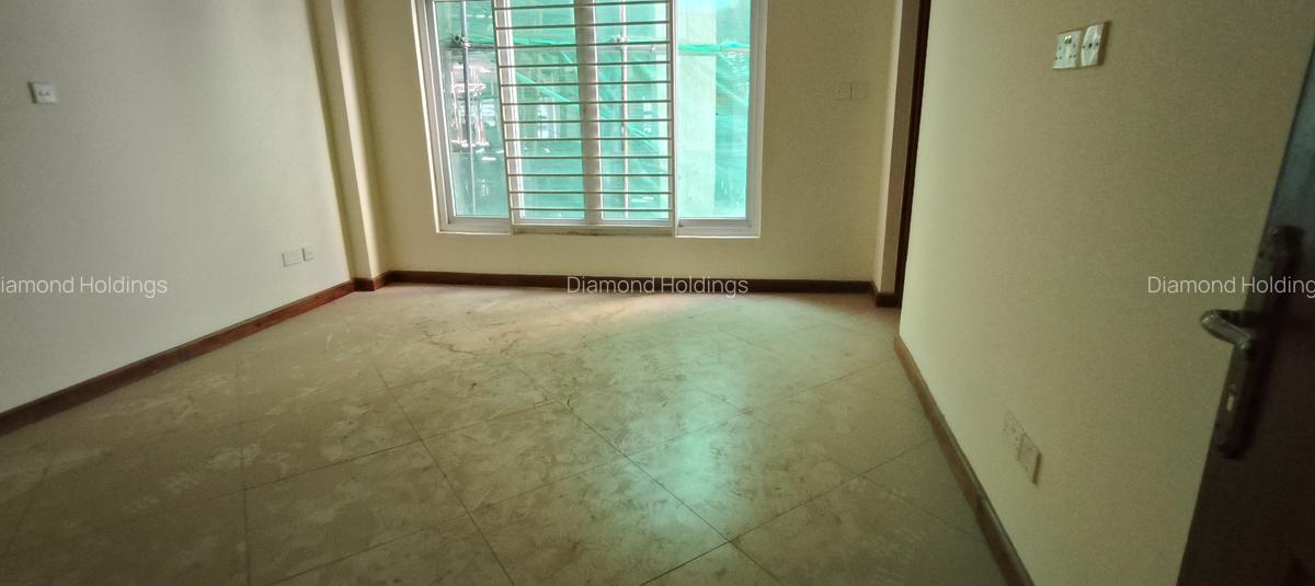 4 Bed Apartment with En Suite at Parklands - 16