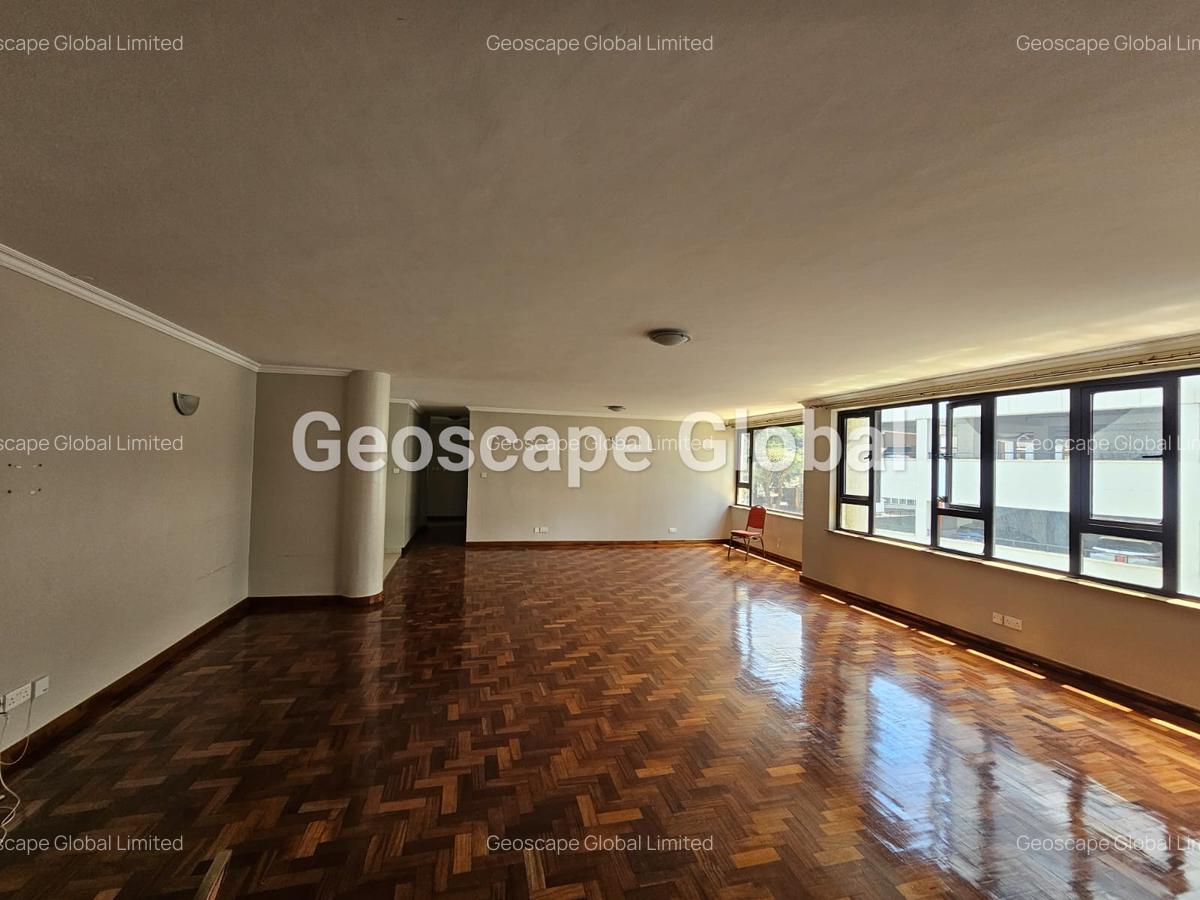 3 Bed Apartment with En Suite in Riverside - 14