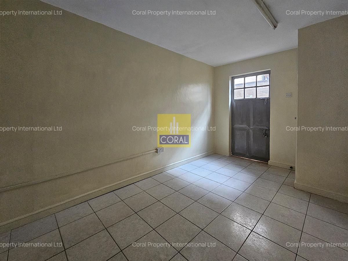 500 ft² Office in Parklands - 7