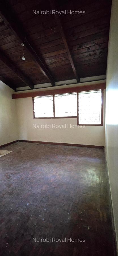 4 Bed House with En Suite at Lakeview Avenue - 8