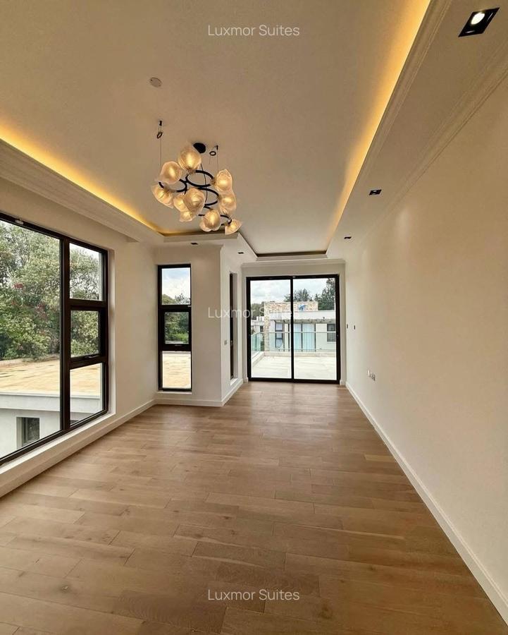 5 Bed Villa with En Suite at Hardy Karen - 4